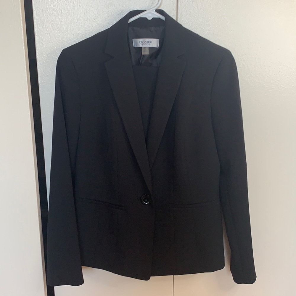 Jones Studio 2-Piece Skirt Suit